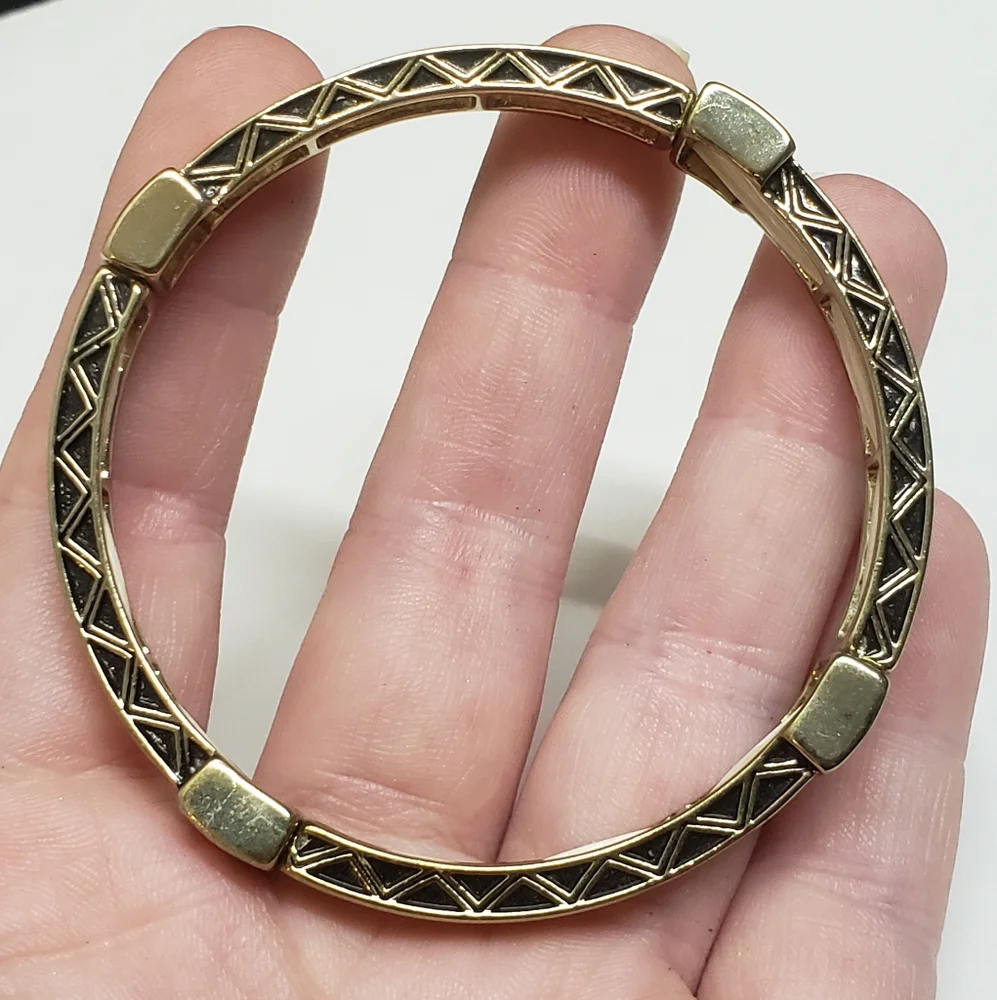 Unique Gold Tone Triangular Design Stretch Bracelet